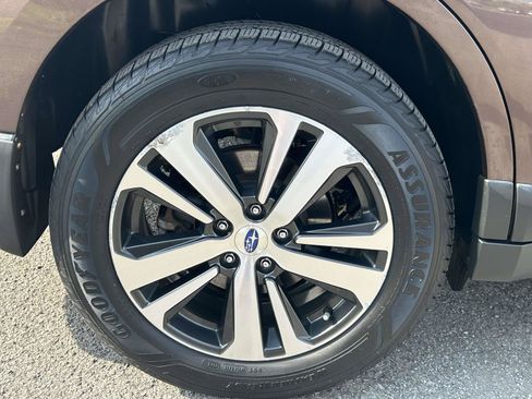 Used 2019 Subaru Outback 2.5i Limited w/ Popular Package #2 AWD/4WD image 9