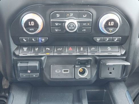 Used 2022 GMC Sierra 3500 Denali w/ Denali Ultimate Package AWD/4WD image 20