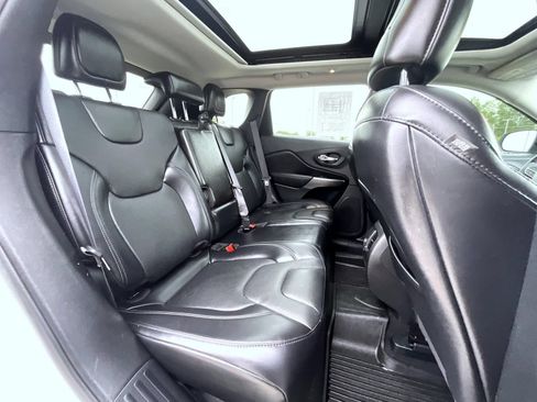 Used 2021 Jeep Cherokee Limited AWD/4WD image 19
