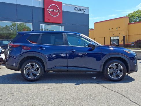 Used 2024 Nissan Rogue SV AWD/4WD image 8