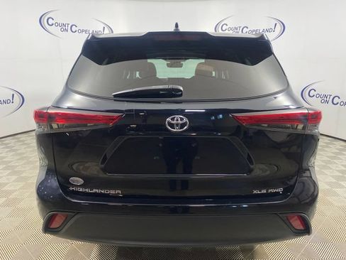 Used 2020 Toyota Highlander XLE AWD/4WD image 5