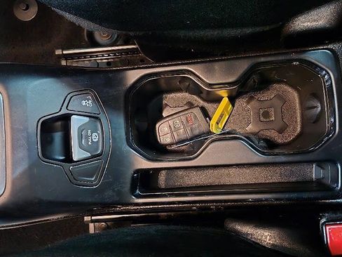 Used 2018 Jeep Renegade Latitude w/ Advanced Technology Group image 19