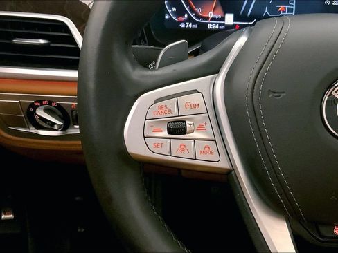 Used 2022 BMW 750i xDrive w/ Luxury Rear Seating Package AWD/4WD image 18