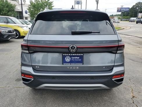 Used 2025 Volkswagen Taos SE w/ Panoramic Sunroof Package AWD/4WD image 5