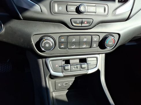 Used 2022 GMC Terrain SLE FWD image 10