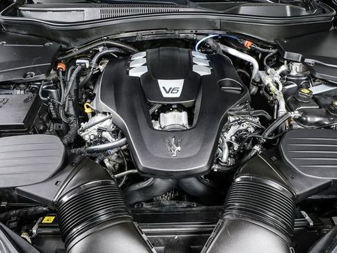 Certified 2022 Maserati Levante GT image 37