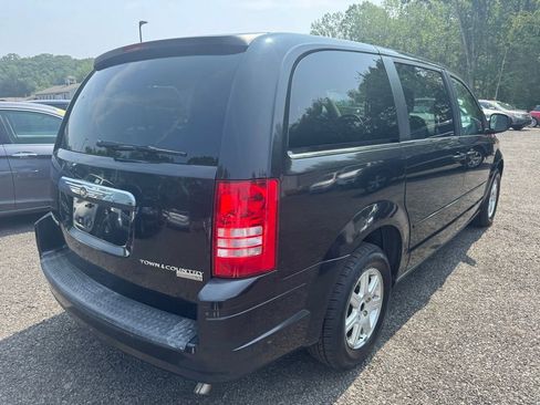 Used 2010 Chrysler Town & Country LX image 15
