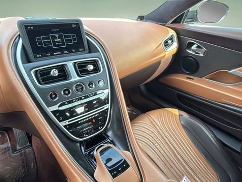 Used 2017 Aston Martin DB11 V12 image 22