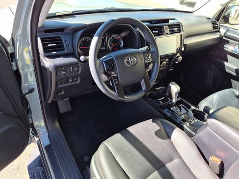 Used 2022 Toyota 4Runner TRD Off-Road Premium AWD/4WD image 17