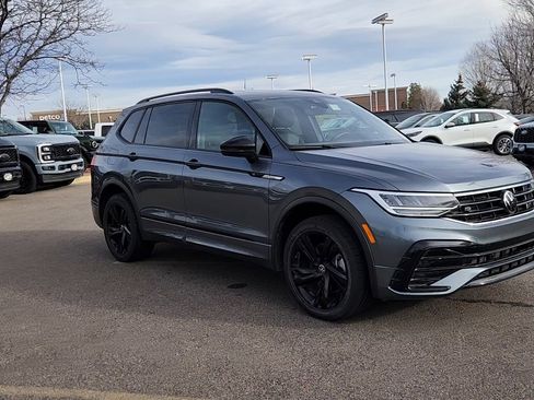 Used 2024 Volkswagen Tiguan SE R-Line image 4