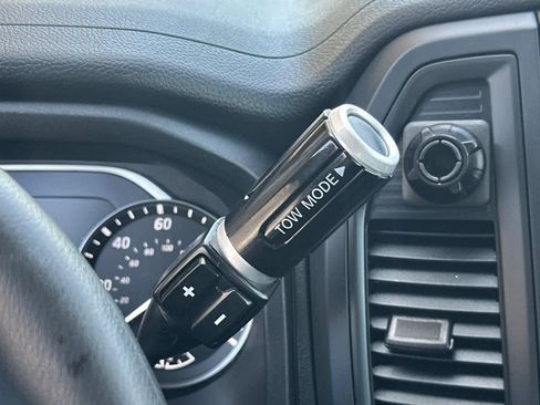 Used 2023 Nissan Titan SV image 19