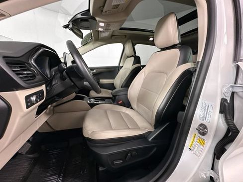 Used 2020 Ford Escape Titanium w/ Titanium Premium Package 2.0 AWD/4WD image 4