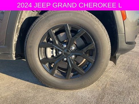 Used 2024 Jeep Grand Cherokee L Altitude image 9