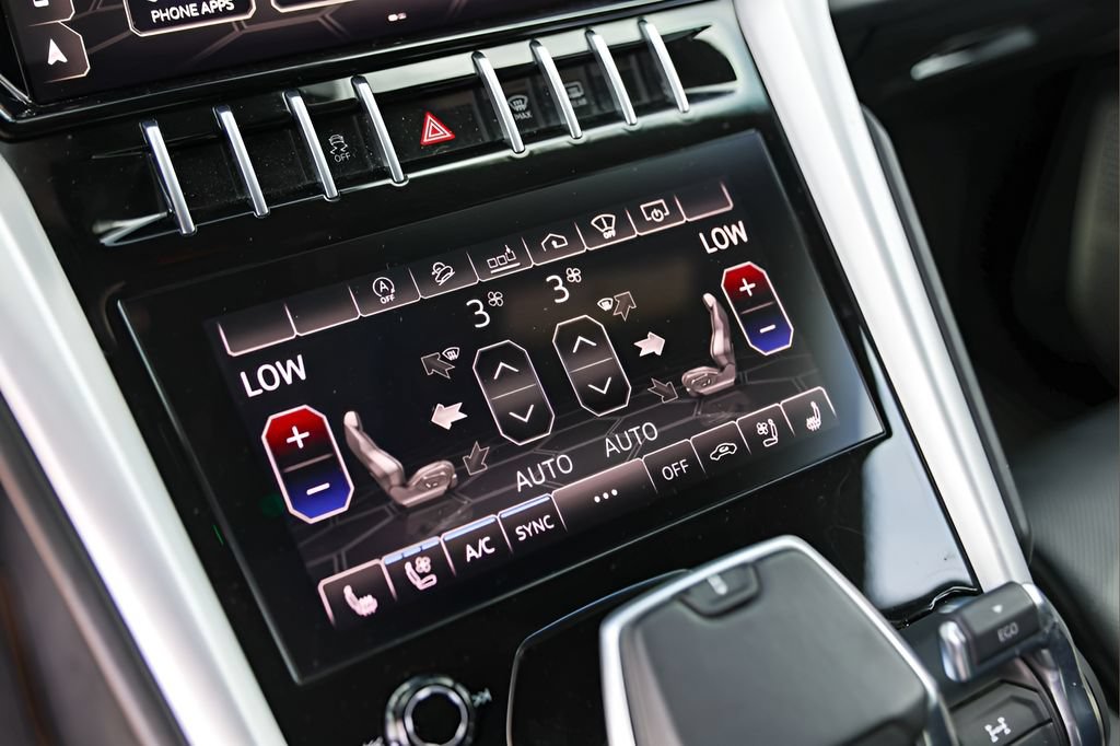 Used 2020 Lamborghini Urus AWD/4WD image 19