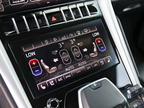Used 2020 Lamborghini Urus AWD/4WD image 19