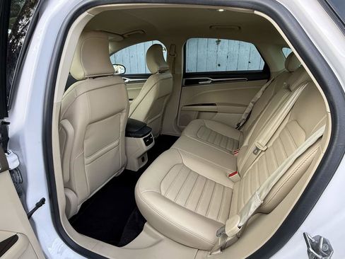 Used 2015 Ford Fusion SE w/ Equipment Group 202A image 6