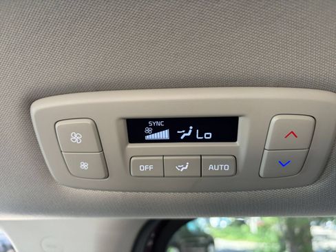 Used 2026 Kia Carnival FWD image 25