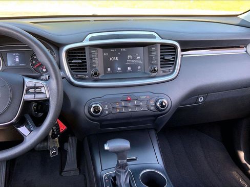 Used 2019 Kia Sorento FWD image 6
