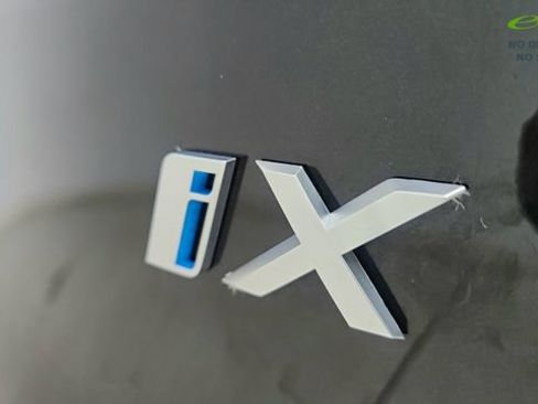 Used 2024 BMW iX xDrive50 w/ Sport Package AWD/4WD image 17