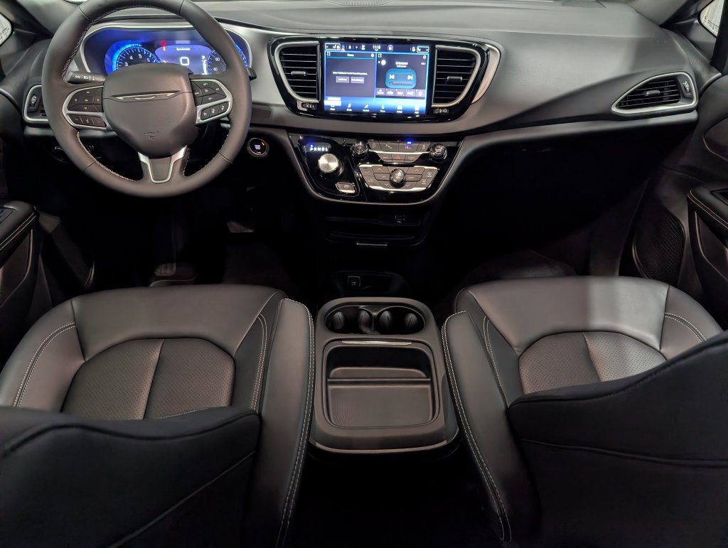 Used 2027 Chrysler Pacifica Select FWD image 12