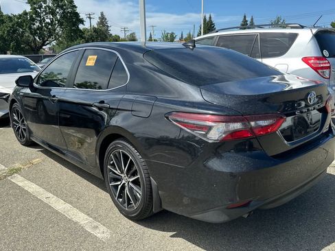 Used 2021 Toyota Camry LE FWD image 6