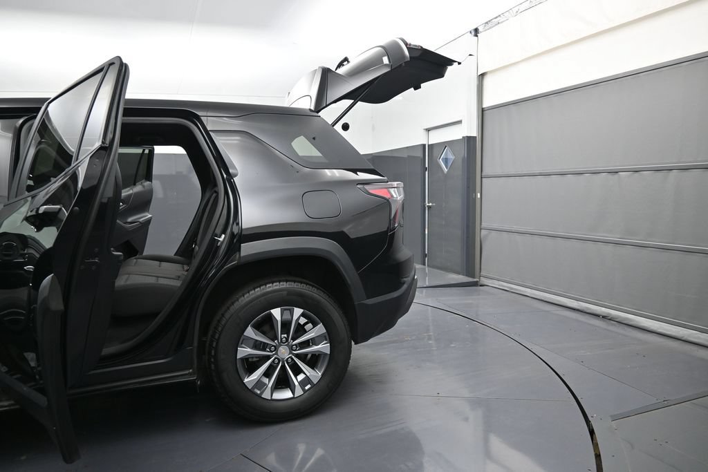 Certified 2026 Chevrolet Equinox LT AWD/4WD image 12