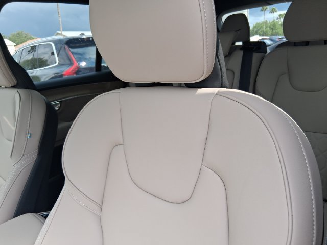 New 2026 Volvo XC90 T8 Plus w/ Protection Package Premier AWD/4WD image 19