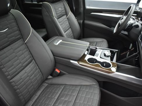 Certified 2026 Cadillac Escalade ESV Platinum Sport w/ LPO, ONYX Package image 39