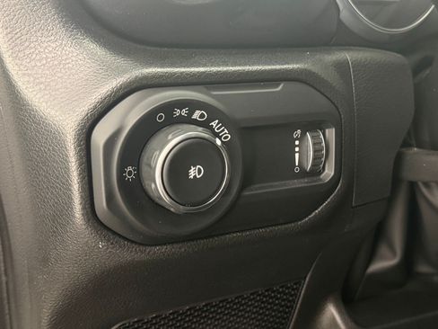 Used 2023 Jeep Wrangler Unlimited Sahara AWD/4WD image 19