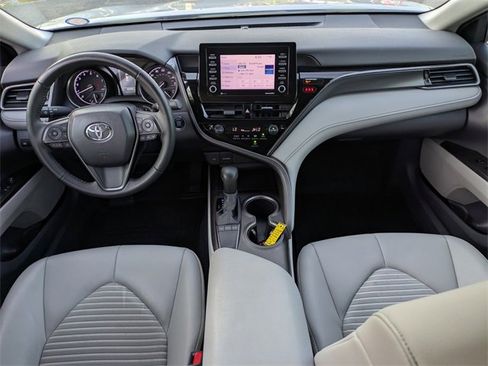 Used 2022 Toyota Camry SE image 14