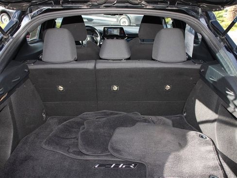 Used 2018 Toyota C-HR XLE image 24