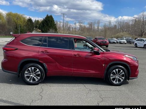 Used 2021 Toyota Highlander XLE image 6