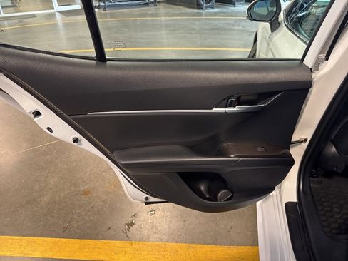 Used 2022 Toyota Camry SE image 26