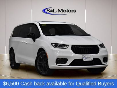 New 2026 Chrysler Pacifica Select