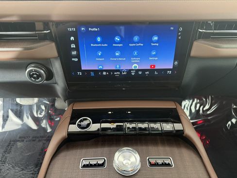 Used 2025 Lincoln Navigator Reserve AWD/4WD image 22