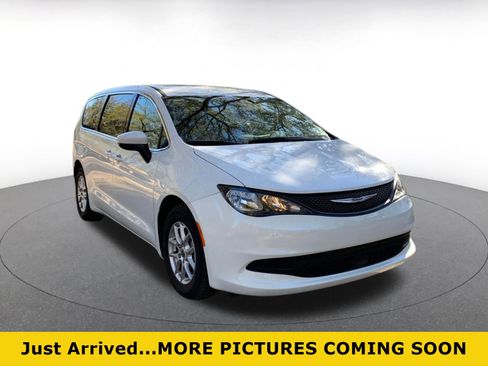 Used 2023 Chrysler Voyager LX image 1