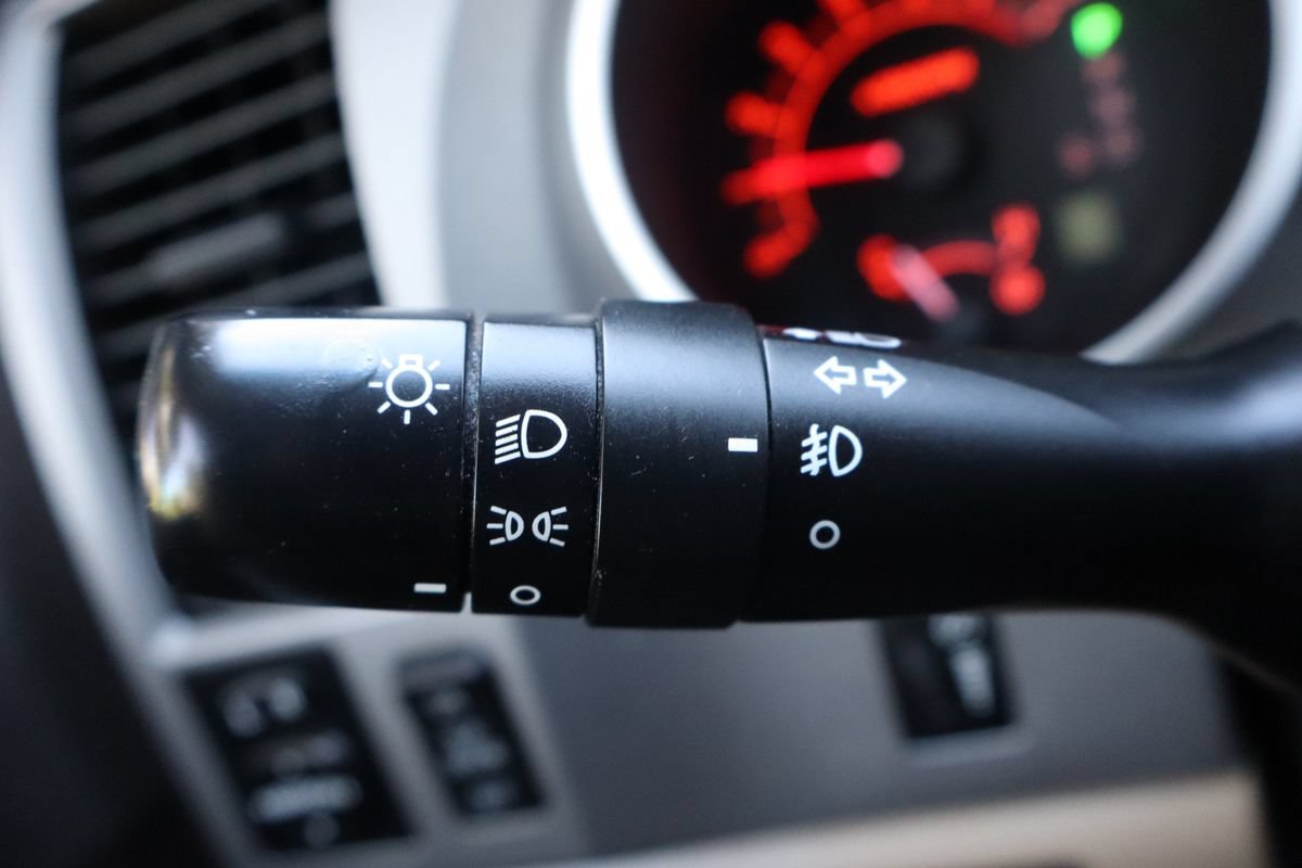 Used 2010 Toyota Tundra 2WD CrewMax w/ SR5 Pkg image 31