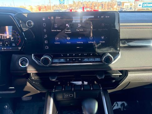 Used 2024 Chevrolet Colorado Z71 w/ Z71 Convenience Package 2 image 18