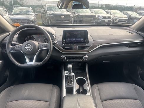 Used 2024 Nissan Altima 2.5 SV image 15