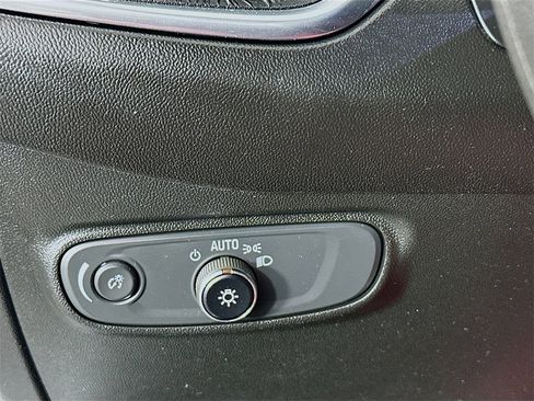 Used 2020 Chevrolet Equinox LT image 10