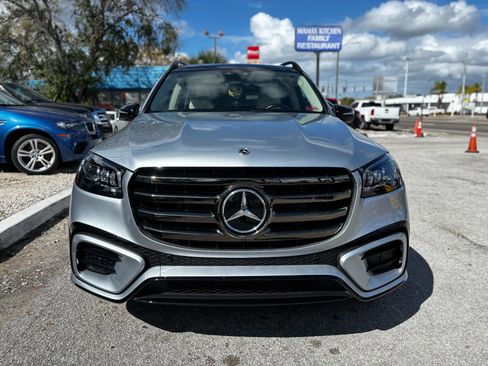 Used 2024 Mercedes-Benz GLS 580 4MATIC image 5