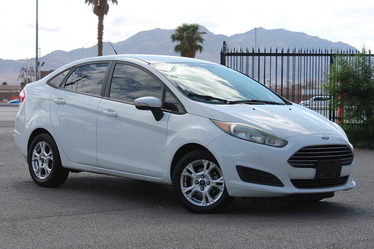 Used 2015 Ford Fiesta SE FWD image 1
