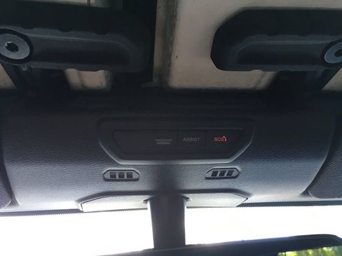 Used 2020 Jeep Wrangler Unlimited Sahara w/ Uconnect 4C Nav & Sound Group AWD/4WD image 16