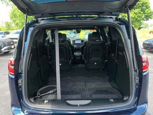 Used 2023 Chrysler Pacifica Limited w/ Uconnect Theater Family Group AWD/4WD image 23