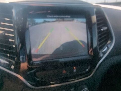 Used 2022 Jeep Cherokee Limited AWD/4WD image 14