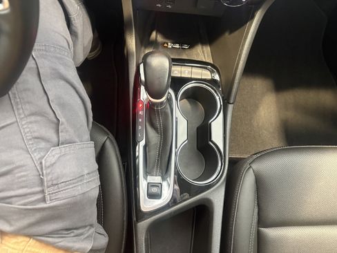 Used 2024 Buick Encore GX Sport Touring w/ Experience Buick Package image 17