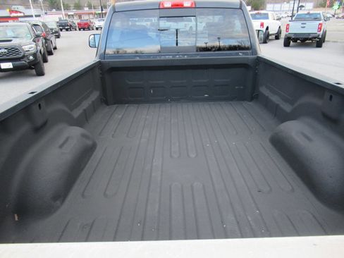 Used 2017 RAM 3500 Tradesman w/ Chrome Appearance Group image 11