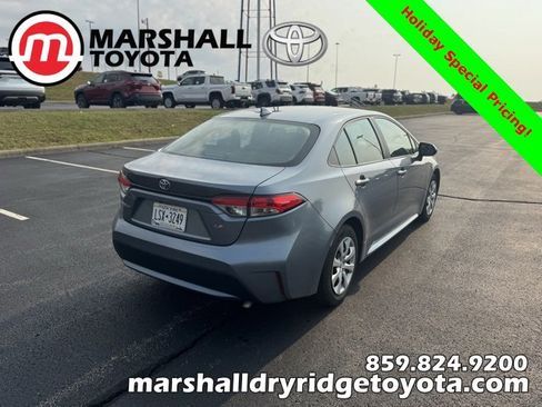 Used 2022 Toyota Corolla LE image 3