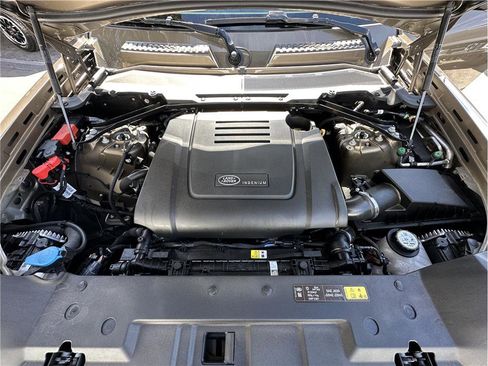 Used 2025 Land Rover Defender 90 S image 25