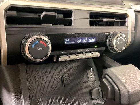 Used 2025 Toyota Tacoma SR5 AWD/4WD image 15